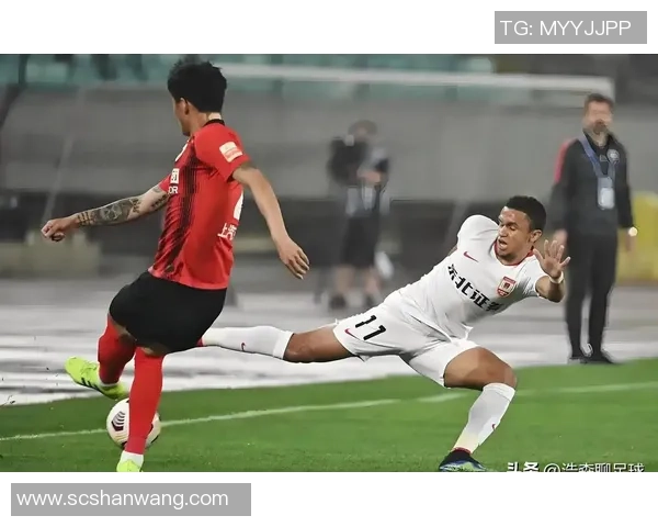 中超焦点战恒大迎战深圳队全力争胜展现球队实力与斗志 中超焦点战恒大迎战深圳队全力争胜展现球队实力与斗志